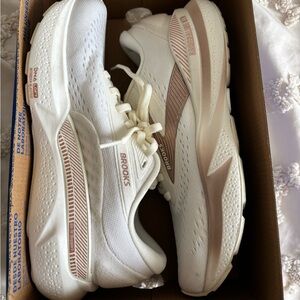 Brooks Women's adrenaline 24 Running Shoes